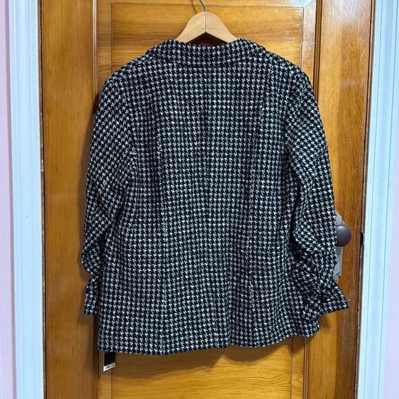 Elegant Black and White Houndstooth Cardigan - Picture 5 of 6